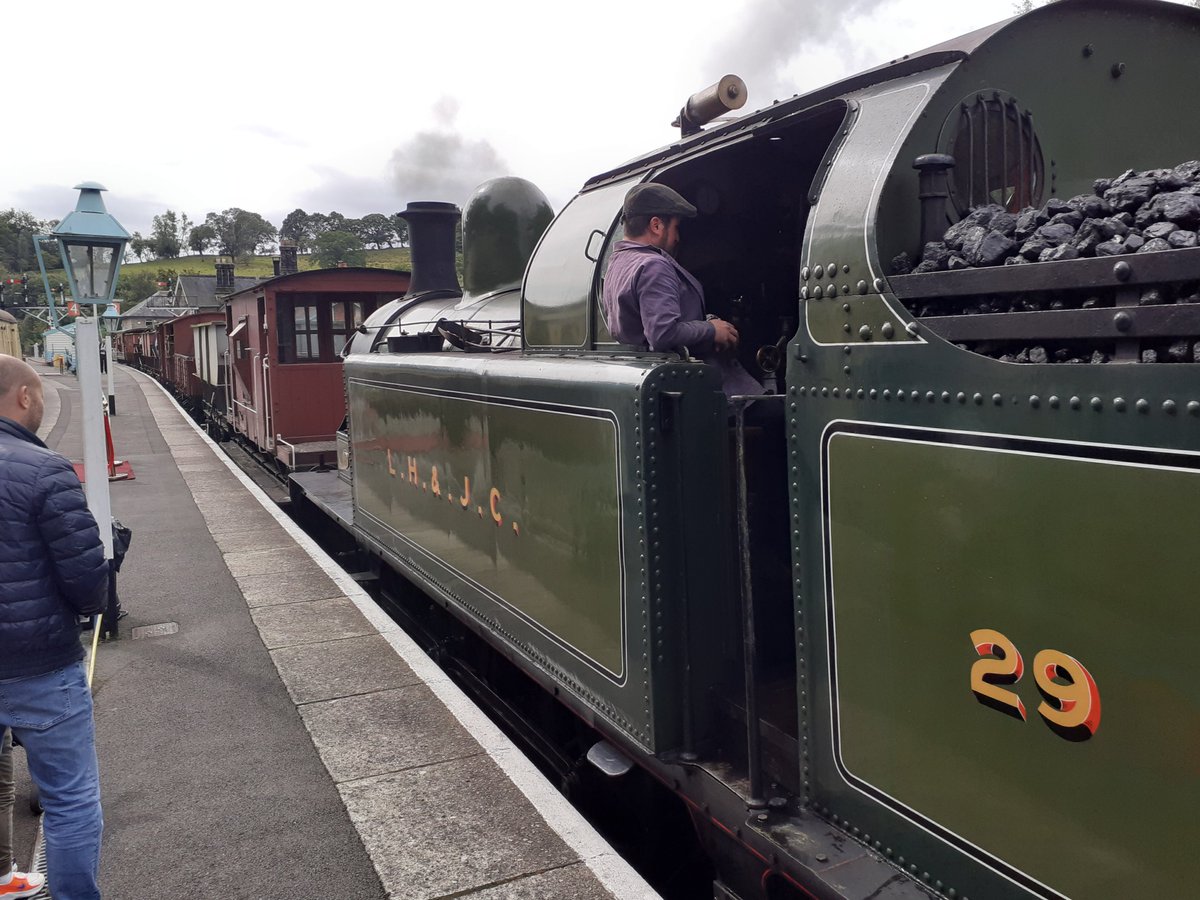 TaraPatterson79's tweet photo. Today's Sunday steam fix on the #NYMR
#SteamForEver https://t.co/cjOWA6BpX7