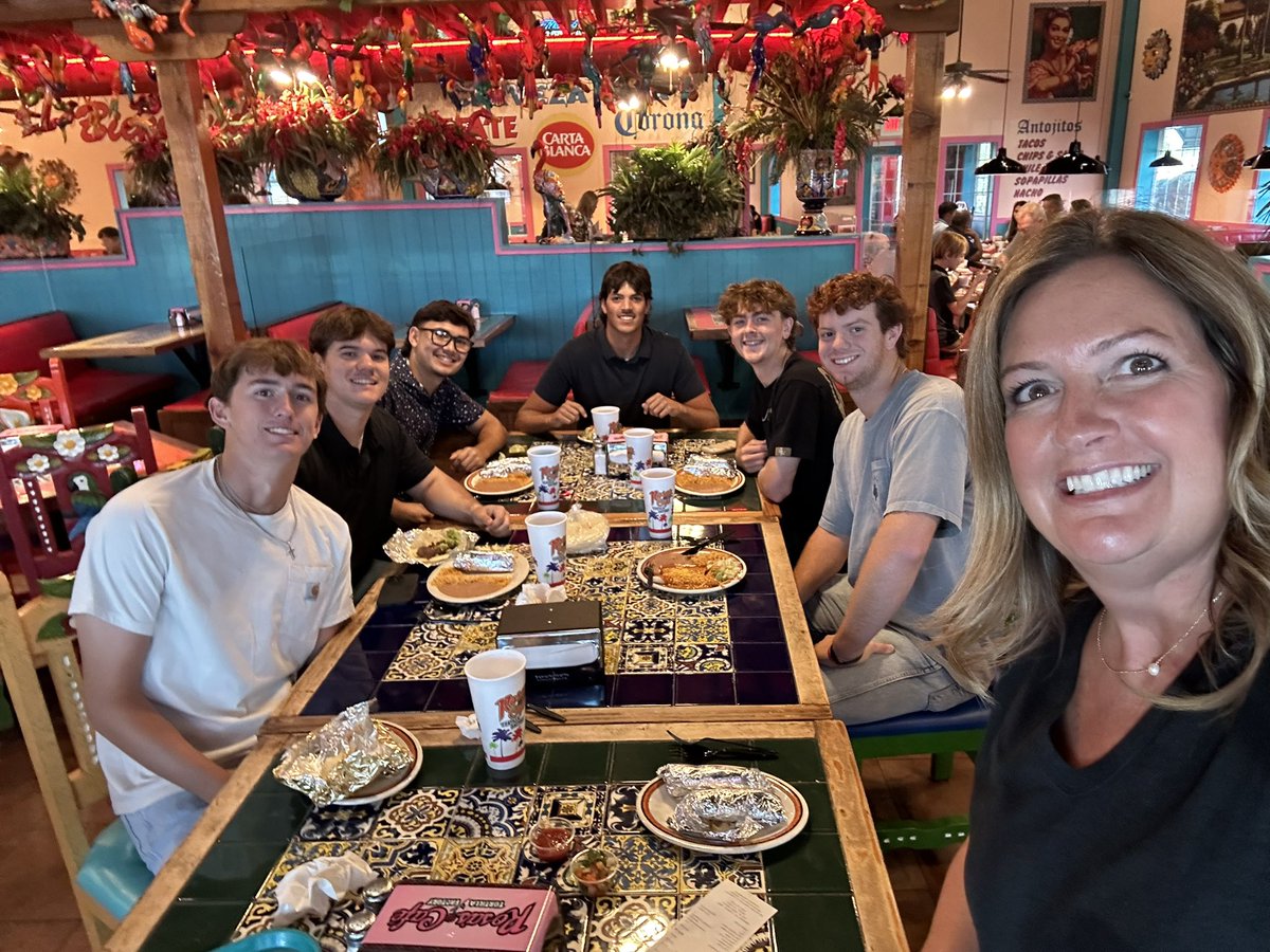 AmyPeters921's tweet image. When you get to overnight for work in Odessa and Sunday morning starts with church and lunch with @Jackson_Peters9  &amp;amp; @OdessaCBaseball boys…day made! #workperks