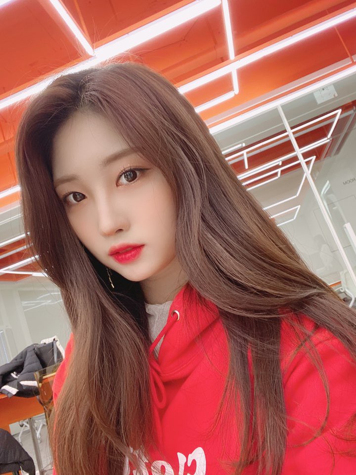 evxrmoon's tweet photo. I’m #𝐂𝚑iᥣᥣinʼ·就像·𝐕iᥣᥣa͜in mientras reproduzco como loca #ba𝐭𝐭ᥱrུ⃨υρ·ꭑp𝟹, no puedo parar de cantarla y desde ya es una de mis canciones favoritas, el rap fue la mejor parte ☝🏻

𝗦𝗵𝗶𝗼𝗿𝗶,⠀𝗄𝗂𝗇𝗀𝖽𝗈𝗆⠀𝗐𝗂𝗍𝖼𝗁. https://t.co/WrVgtu4riO