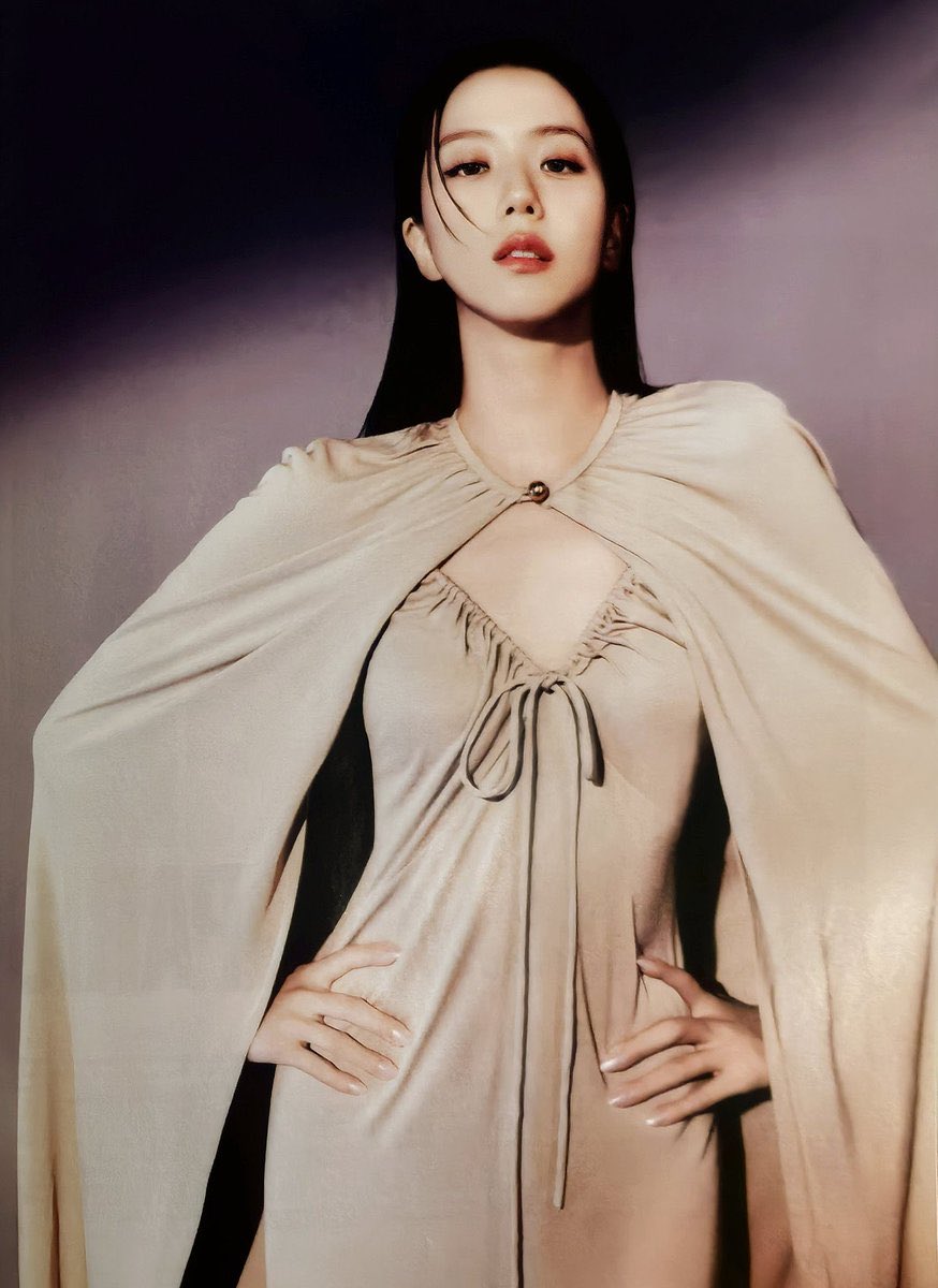jisoogaIIery's tweet photo. KIM JISOO OMG https://t.co/X5Kdgp6OtK