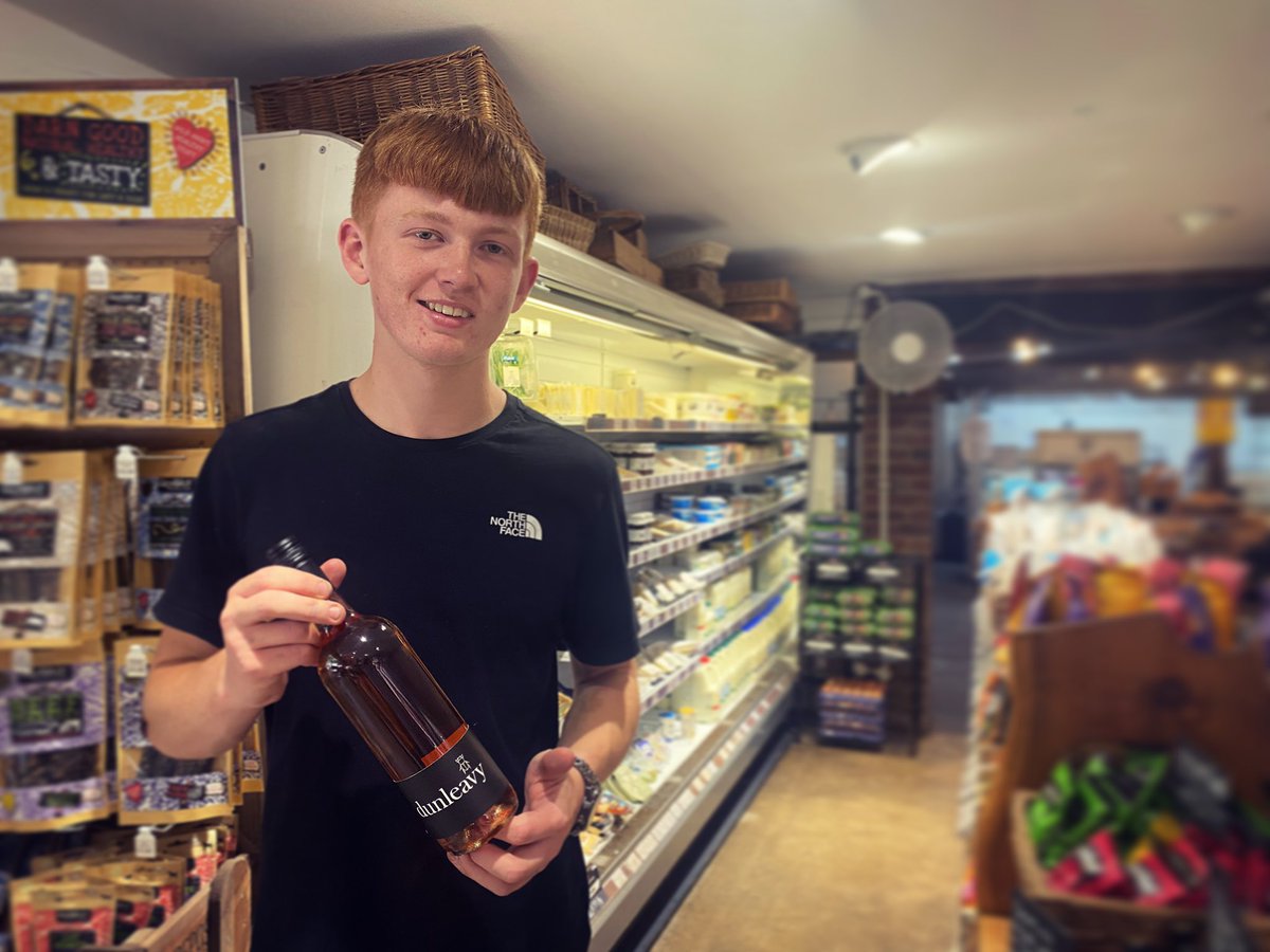 Joe at <a href="/BrockleyStores/">Brockley Stores</a> with the new still rosé… this is the one with the vineyard soundscape label 😊

#wine #englishwine #bristol #somerset #shoplocal #fooddrink #backwell #nailsea #farmshop #rosé