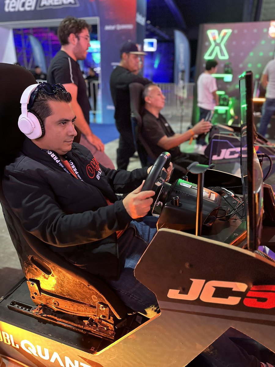 Oye897's tweet photo. ¡Ya estamos en el último día de @GAMERGY_Mx ! 🏎️🎬 Con toda la actitud todo los videojuegos todo el tiempo 🎮
#gamergyméxico #Gamergy #Oye897fm #TopTech #TopGaming #Gaming #VideoJuegos #OyeDeCine https://t.co/jAITR9xhTp