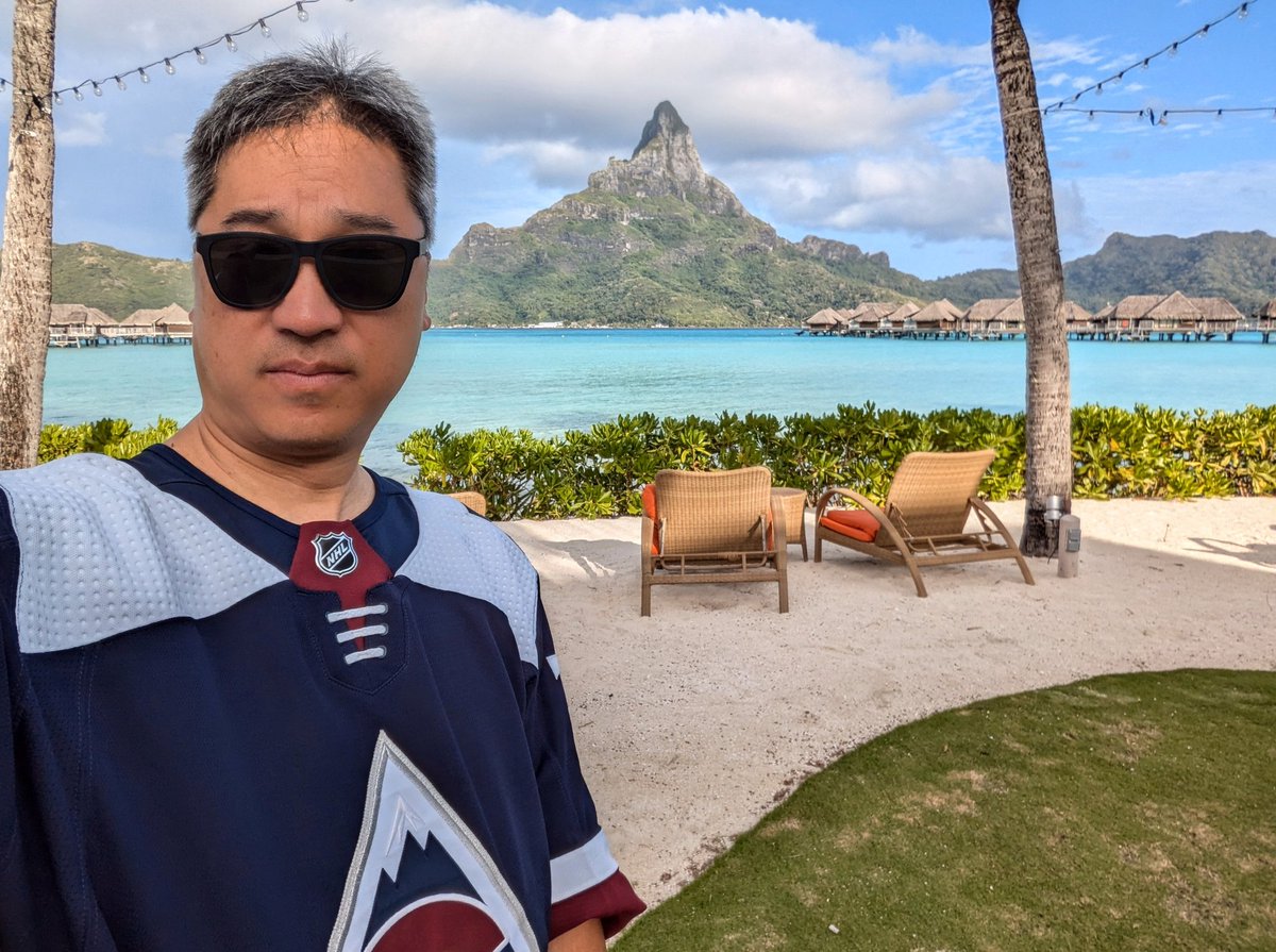 Repping the Colorado furries this AM. Yes, it can get a little "chilly" in the morning when the sun is low, it's wintertime (remember Southern hemisphere) &amp; it's windy. Hockey jersey is great for it!