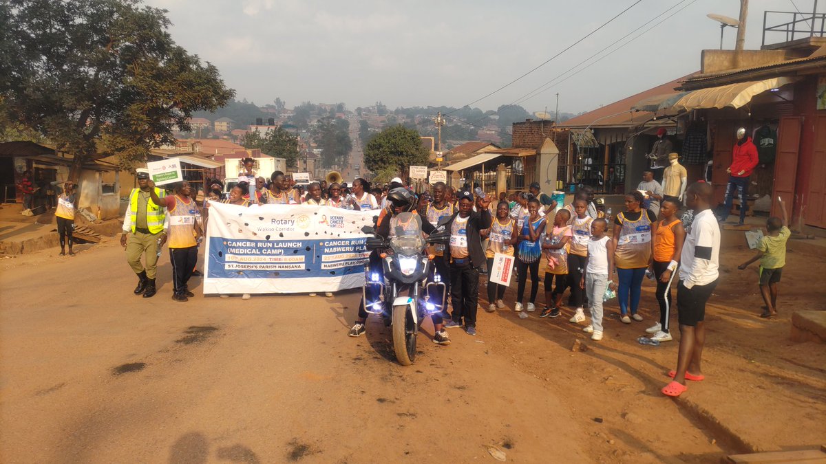 KasubiRotary's tweet photo. 1: RC Kasubi at the corridor run @UgRotaryCancerP
2: RCT Kasubi in formation representing
3: RC Kasubi at Exposure Africa in recognising them for the huge numbers of kits bought by the artist there under the club
4: Wakiso Corridor Run
#CancerRun2024
#AmasiroPost
#RCKasubi https://t.co/FaYBrn7v2h