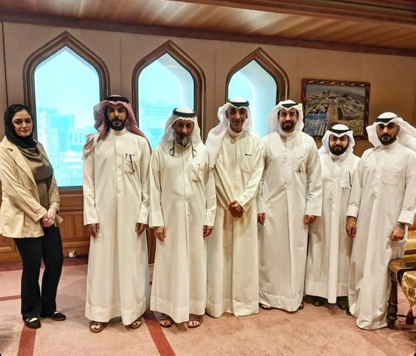 citytalksnews's tweet photo. تجمع موظفي وزارة الكهرباء بعد لقائه الوزير محمود بوشهري: مستمرون في انتهاج كل السبل لاقرار حقوقنا المستحقة https://t.co/wx45TAuNj3