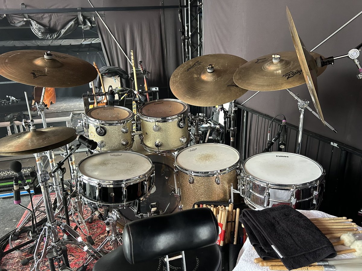 Daveclarkerocks's tweet photo. Hothouse Flowers - UK 2024 - Camper Calling Festival - Ragley Hall, Warwickshire.
On stage shortly.
Looking forward to it!
Dave🙏.
#hothouseflowers
#keaneofficial
#pearldrumseurope
#pearldrumsglobal
#pearldrums
#pearldrumset
#vintagepearldrums
#zildjian
#zildjiancymbals https://t.co/G7RAaOL23T