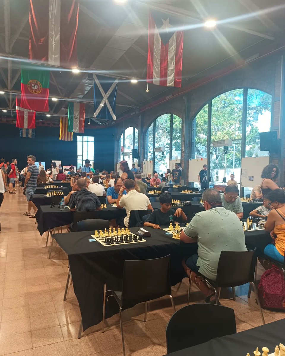 EscacsPardinyes's tweet photo. 💥 Avui, el Club d'Escacs Pardinyes ha participat en 4 tornejos diferents: dos de Blitz, un d'Actiu i un de Standard. Hem jugat a Balàfia, Alcalá de Henares i Sants, Barcelona. ♟️🌍 Seguim endavant! #EscacsPardinyes #Blitz #Actiu #Standard https://t.co/gBezRBJ1PF