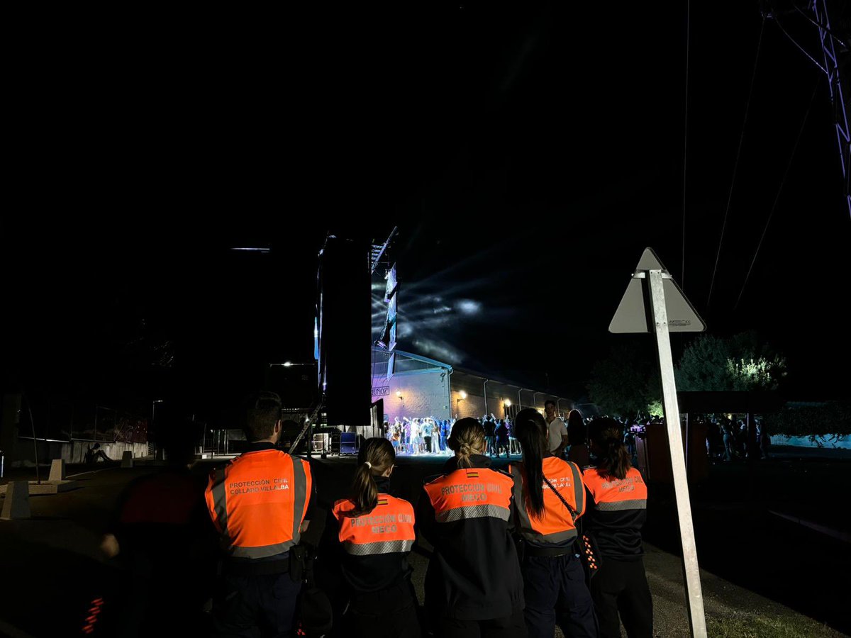 PCivilMeco's tweet photo. 📍#Navalafuente Durante la noche del viernes y del sábado nos desplazamos hasta el municipio para colaborar con los compañeros de @pc_navalafuente en los DRP de sus fiestas.
Gracias por la acogida y por el buen trato!!!
#lasprotescuentan #lasprotescolaboran 🧡 https://t.co/cZb4Epey5E