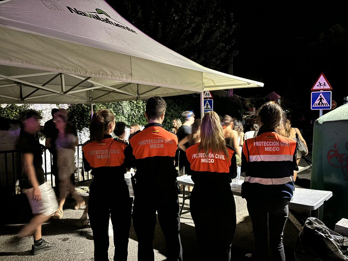 PCivilMeco's tweet photo. 📍#Navalafuente Durante la noche del viernes y del sábado nos desplazamos hasta el municipio para colaborar con los compañeros de @pc_navalafuente en los DRP de sus fiestas.
Gracias por la acogida y por el buen trato!!!
#lasprotescuentan #lasprotescolaboran 🧡 https://t.co/cZb4Epey5E