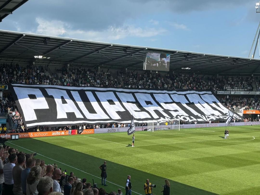 NL_FansOnTour's tweet photo. Sfeeractie @HeraclesAlmelo voorafgaand aan de wedstrijd tegen Willem II vanmiddag. #HERWIL https://t.co/fBtoKYEAsn