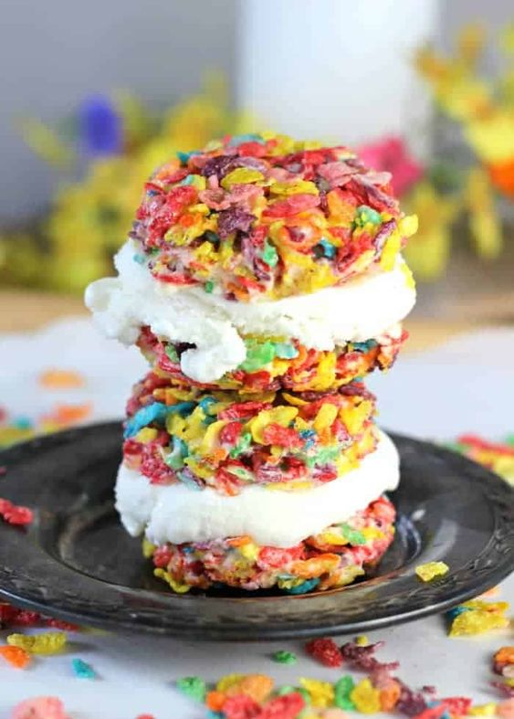xingtian991314's tweet photo. Fruity Pebbles ice cream sandwich are you in? https://t.co/lzeBT2sxRC