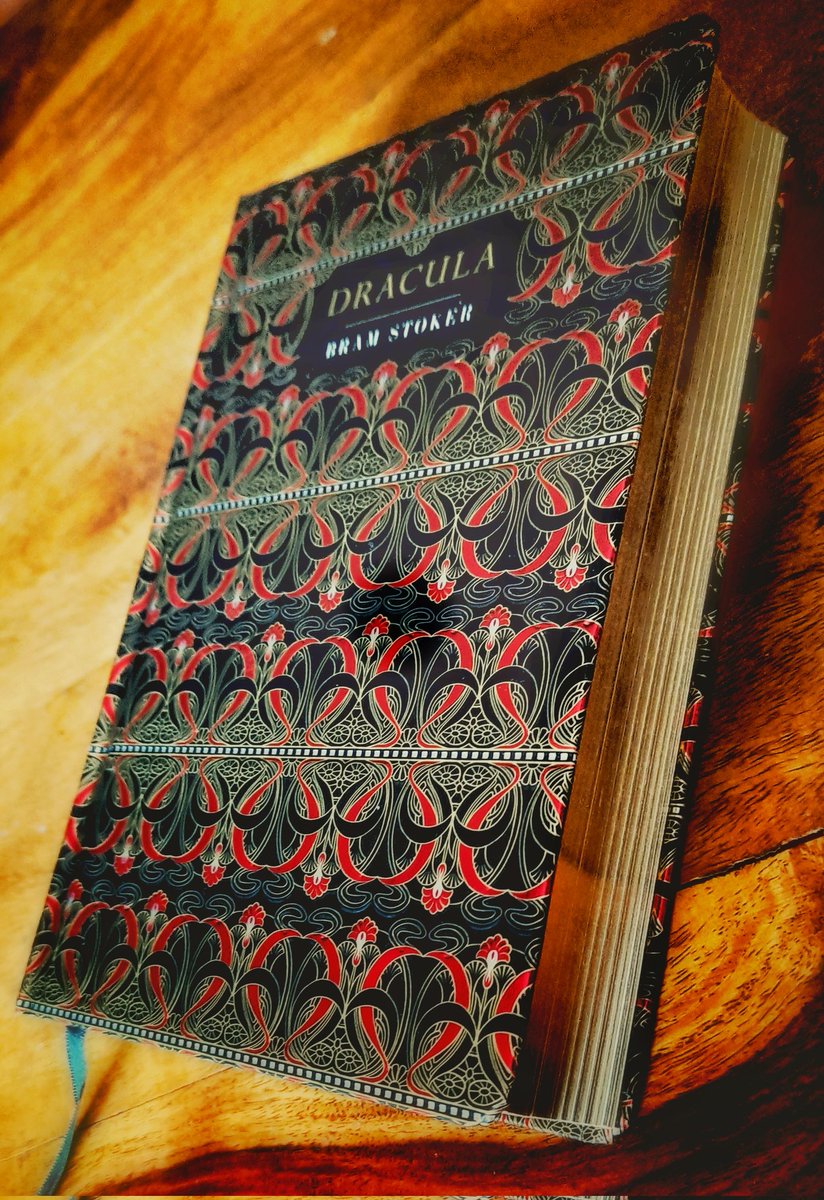 A beautiful gift to myself from the very lovely <a href="/BridgeBooksDro1/">Bridge Books Dromore Co Down 📚</a> <a href="/ChilternPublish/">Chiltern Publishing</a>
My photos don't even do this book justice. #Dracula #BramStoker