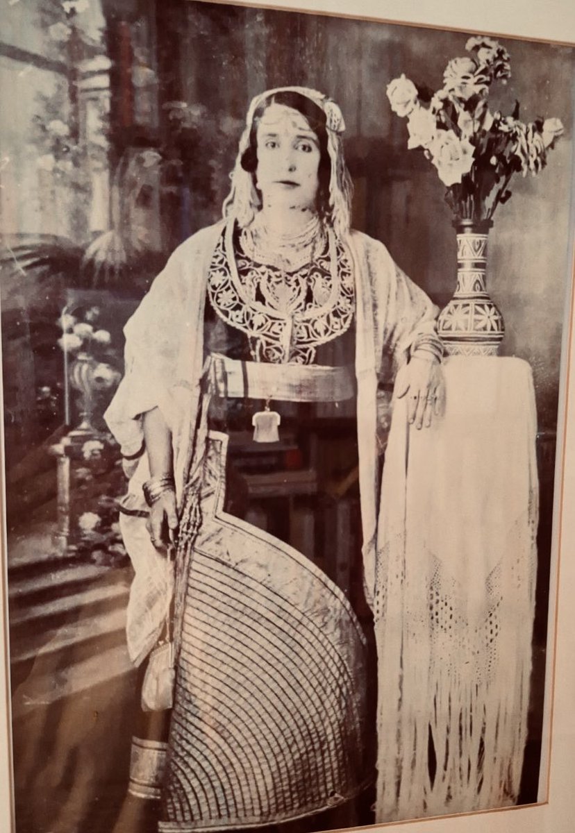 julieelmaleh1's tweet photo. Esther, mon arrière-grand-mère paternelle 💛
Casablanca, 1920 environ
(Une sobriété toute marocaine 💃🏻)
#Elles💪🏻 #Roots https://t.co/BSbBMig54T