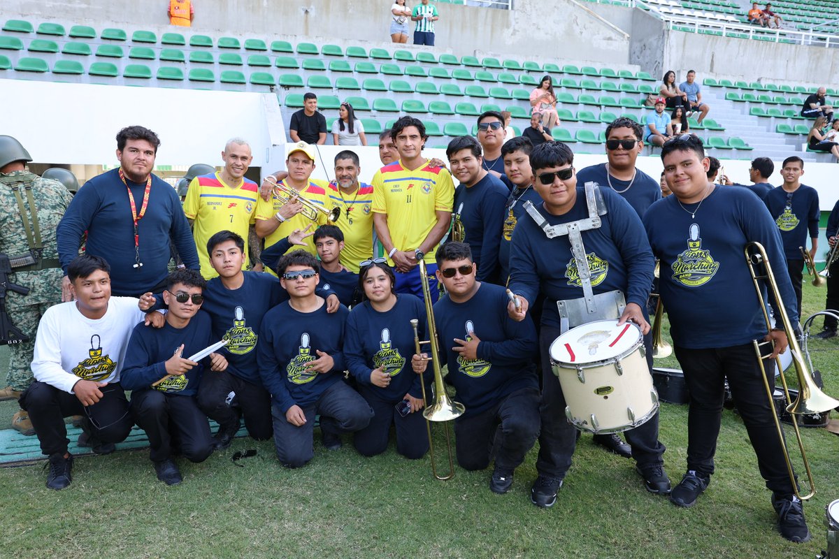 Cobaem_Morelos's tweet photo. 🎉⚽️🥅 En una tarde llena de pasión por el deporte, directivos, alumnas y alumnos que conforman la Lions Machine Band, así como las bastoneras #Plantel04 de #Cuatla del #COBAEM, asistieron al Cuadrangular de Leyendas, en el Estadio Agustín Coruco Díaz en Zacatepec, Morelos. https://t.co/iwH3Pj3fMb
