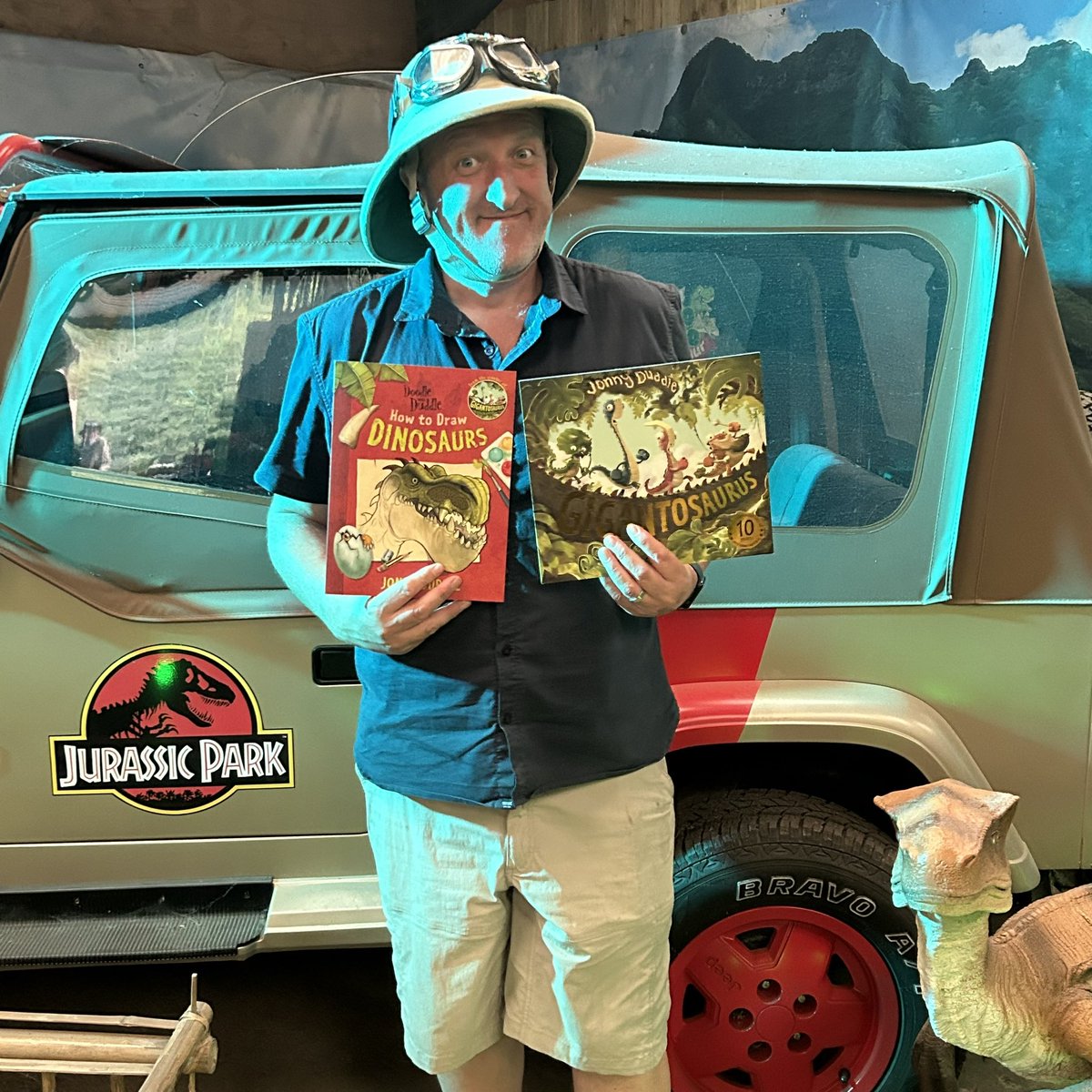 CourtInABook's tweet photo. A dino-tastic day at @HooFarmTelford with @JonnyDuddleDum 🦖🦕

Readalongs, drawalongs and dino-antics galore, Jonny shared #Gigantosaurus and #DoodleWithDuddle with lots of excited families 📚 https://t.co/OYul9YocWl