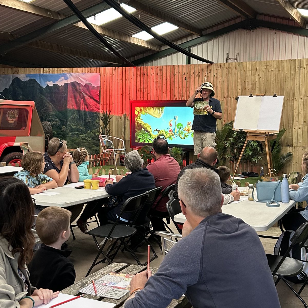 CourtInABook's tweet photo. A dino-tastic day at @HooFarmTelford with @JonnyDuddleDum 🦖🦕

Readalongs, drawalongs and dino-antics galore, Jonny shared #Gigantosaurus and #DoodleWithDuddle with lots of excited families 📚 https://t.co/OYul9YocWl
