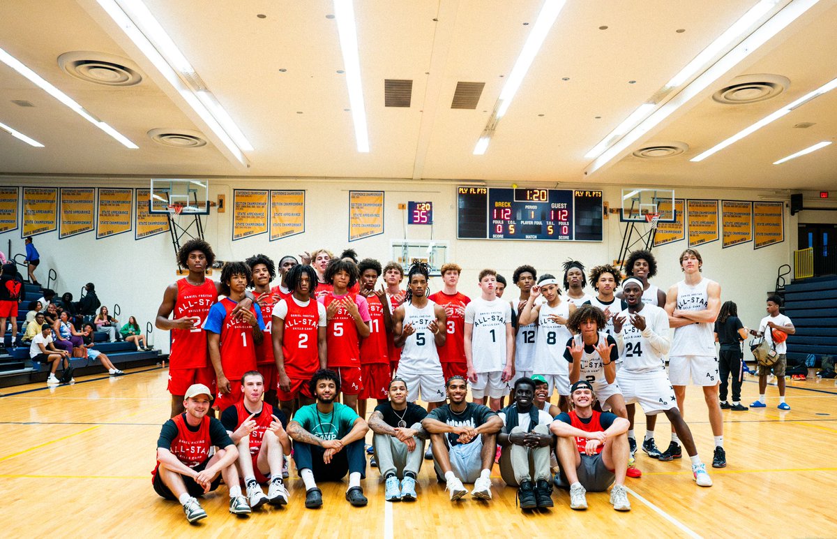 DanielFreitag_'s tweet photo. Decided to host MY OWN High School camp only 3 months since graduating High School and it was a huge success! 90 Middle and 90 High Schoolers, had 10+ Division 1 offered/committed players, and a super successful turnout for the All-Star Game! Thanks to everyone who supported!🙏🏽 https://t.co/CIWDGFjZTB