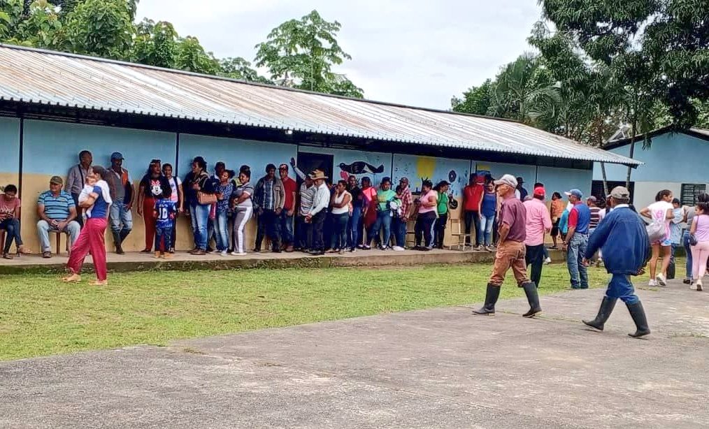 Alta participación de campesinos y campesinas en Elorza, Estado Apure, votando por los proyectos que beneficiarán a sus comunidades.

II Consulta Popular Nacional de Comunas.

#25Ago