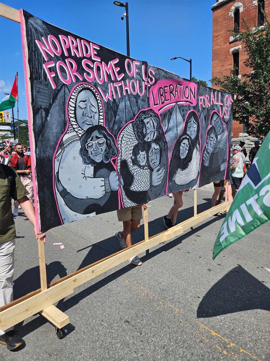 Joined a couple thousand friends earlier for <a href="/FierteCapPride/">Capital Pride • Fierté dans la Capitale</a> to stand in solidarity with Ottawa's 2SLGBTQT+ community.

Despite it all, Pride was BUSTLING.

Happy to stand with folks who support human rights for everyone.