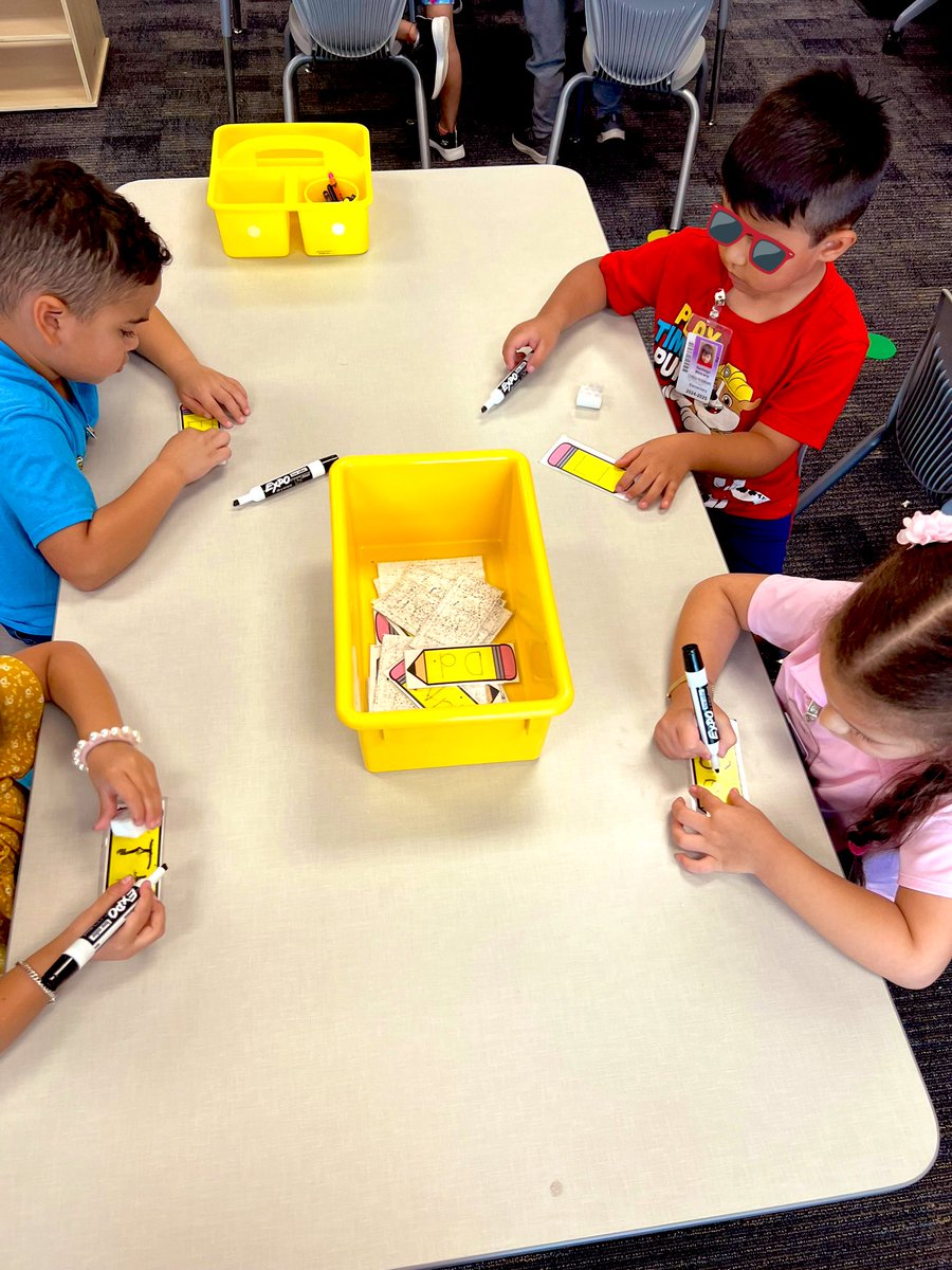MrsCastillo4's tweet photo. First week of the 24-25 school year in the books! Lots of learning happening @BrosnahanES in our PreK classroom . 🥰 https://t.co/xIoetB8Xcl