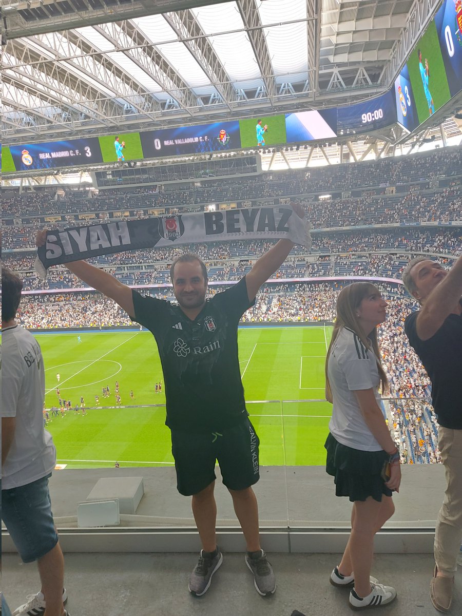 utkuarc6's tweet photo. @10ardaguler @realmadrid Seninleydik Arda, tebrikler 🇹🇷🇹🇷 https://t.co/Jl1Qaz2b0C
