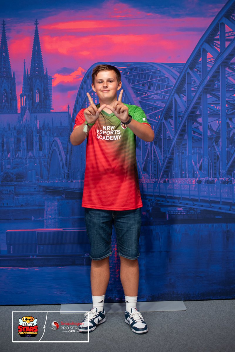 LenTastic tweet media