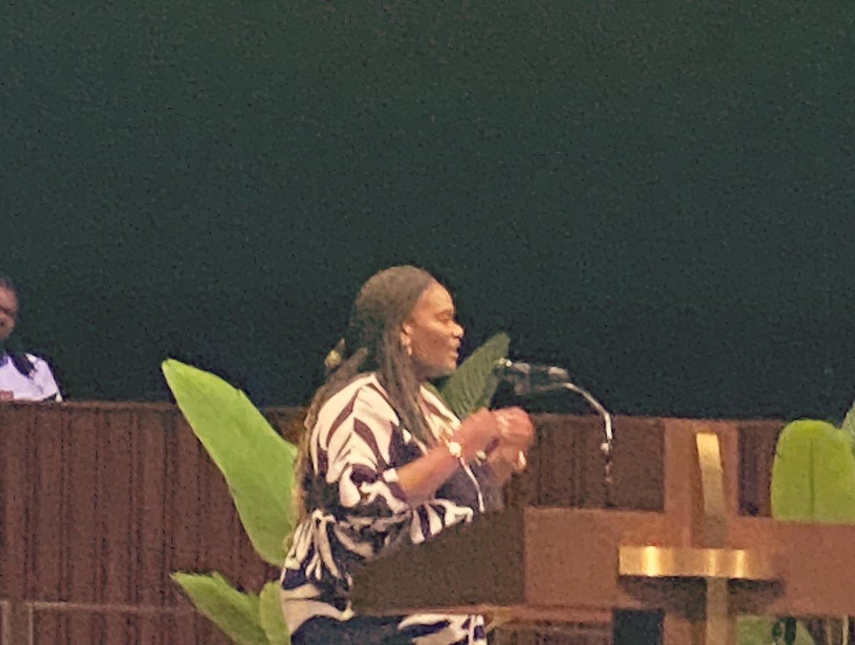 KatachaMiller's tweet image. What a great message by Rev. Jewel London, Psalm 23 “That’s My Dad”.  🤗🙏🏾🙌🏾💕 #Sundays #SundayFunday #IAmTCWW