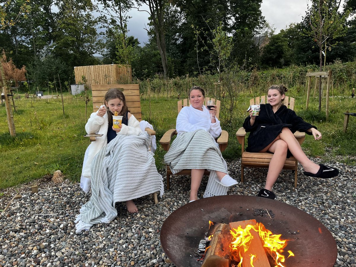 chrisdysonHT's tweet image. If you can’t treat the family to a luxury meal when at #GuisboroughHall then you can’t do anything … @PotNoodle , marshmallows- open fire 🔥 = perfect. #BombayBadboy #TinnedPotatoes and #Bread for me @amazing_muggle @PaulWat5 @MrArmstrongY4 @AnnisbrownJ @_MrJeffery @A_mcgeeney