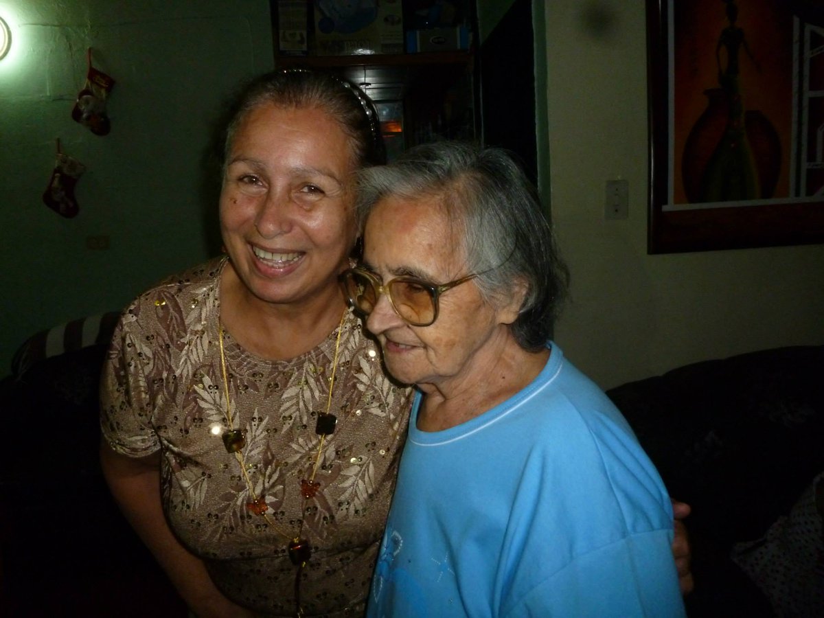 Zaquyely's tweet photo. EN TU FECHA NATAL MADRE DESCANSA EN PAZ Y MI GRATITUD INFINITA  MADRE MIA . TE AMO Y VIVES EN MI POR SIEMPRE https://t.co/KxmRTXBlIO
