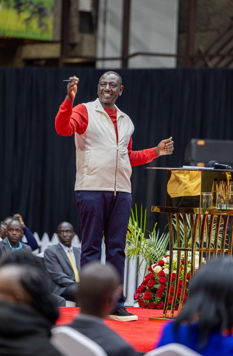 Jossmurage2's tweet photo. In the ongoing #PresidentialTownHall. H.E president Ruto clarifies on the government's actions of increasing the amount of funding the universities from Sh45 billion to Sh82 billion every year. Which is made available for HELB scholarships.
New Funding Model
#FeesHaveFallen https://t.co/d8n312CCGS