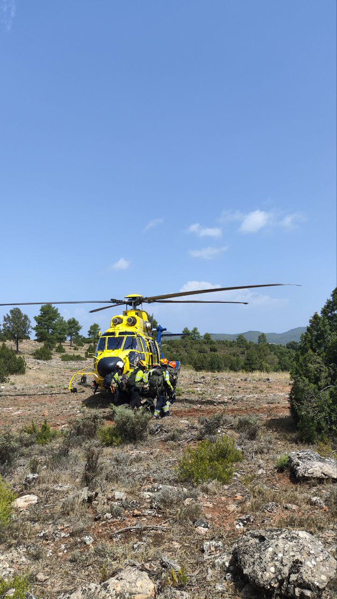 Plan_INFOCAM's tweet photo. En emergencias pueden ocurrir diversos sucesos y el entrenamiento es clave para estar preparado ante estas situaciones, especialmente en #IIFF

📸Ejercicio de línea de defensa de #BBFF de #INFOCAM de @gobjccm y práctica de evacuación de persona herida por unidades de #Cuenca https://t.co/NIcfCJPAja
