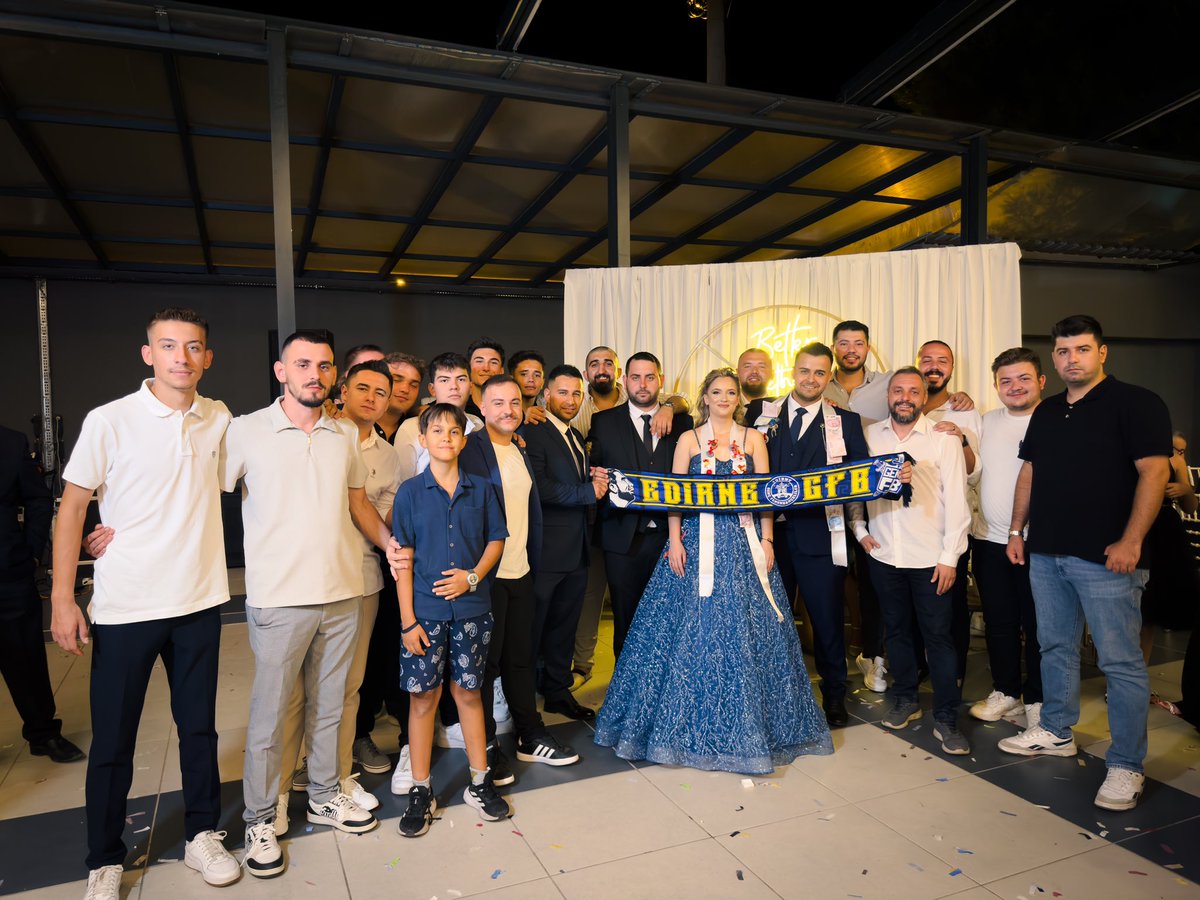 Geçmiş dönem başkanlarımızdan ve grubumuzun sevilen isimlerinden Emirhan TAŞYENEN ağabeyimizin nişan merasimine katılım sağladık. Edirne Genç Fenerbahçeliler olarak Sude &amp; Emirhan çiftine bir ömür boyu mutluluklar diliyoruz…

#EdirneGençFenerbahçeliler