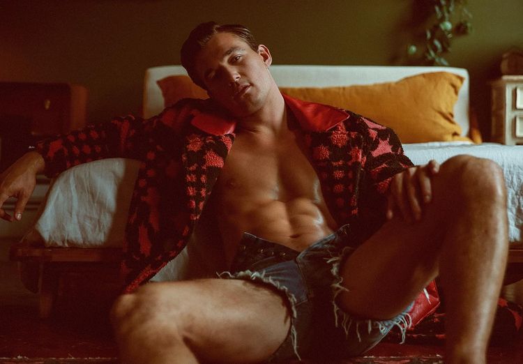 AmenEverytime's tweet photo. Tyler Cameron for #SeductiveSunday✨ #TylerCameron @TylerJCameron3 https://t.co/6Pf8628CRu