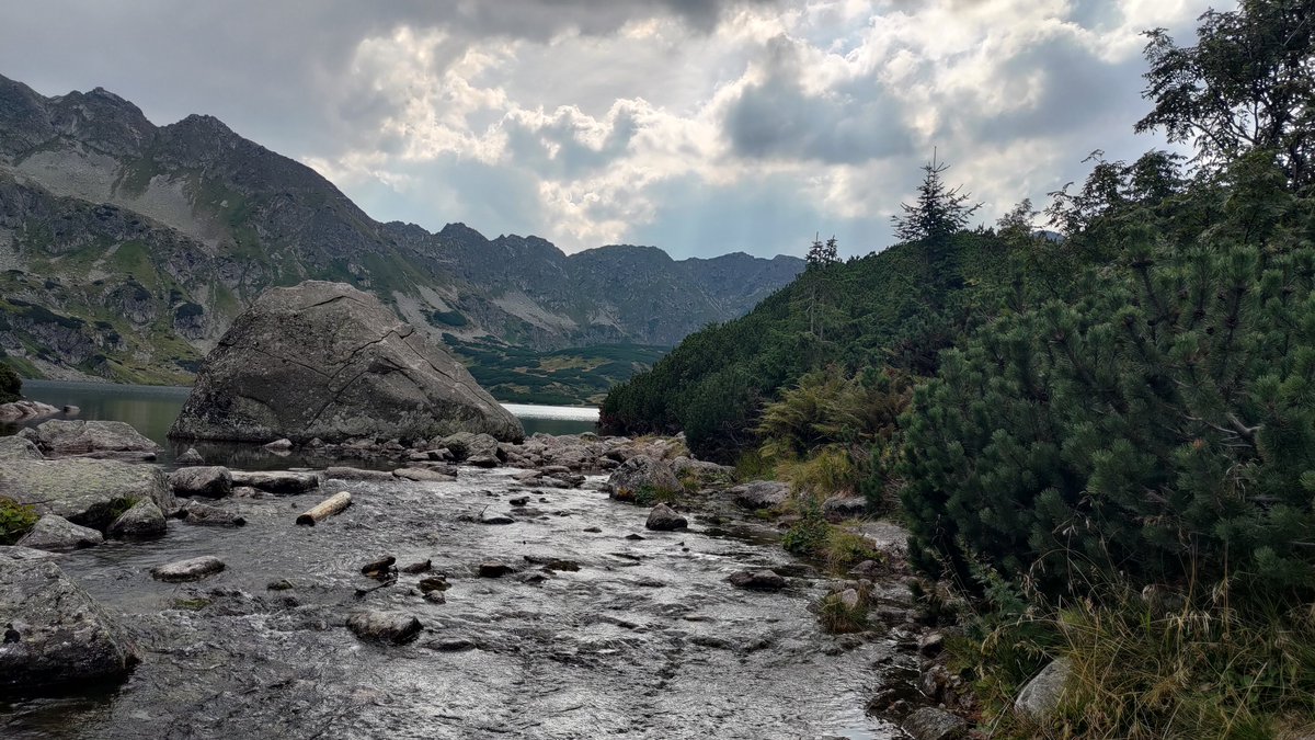 Dzisiejsza wycieczka na Kozi Wierch przez Żleb Kulczyńskiego, miód i tatrzańska malinka, na trasie trochę "biżuterii" i inne ciekawostki. Zejście do Doliny Pięciu Stawów.