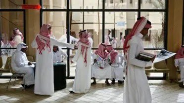 DrAljameel's tweet photo. مع بدأية الفصل الدارسي الأول في #جامعة_حائل سرنا منظر الطلاب بالزي السعودي ليس مجرد ملبس يومي بل هو جزء من الهوية الثقافية و الوطنية للسعوديين ، و يعبر عن الفخر بالتراث و التقاليد ، و يعزز الشعور بالانتماء و الوحدة الوطنية ، مما يعكس احترامهم لعاداتهم و تقاليدهم. https://t.co/LGCgutGY5l