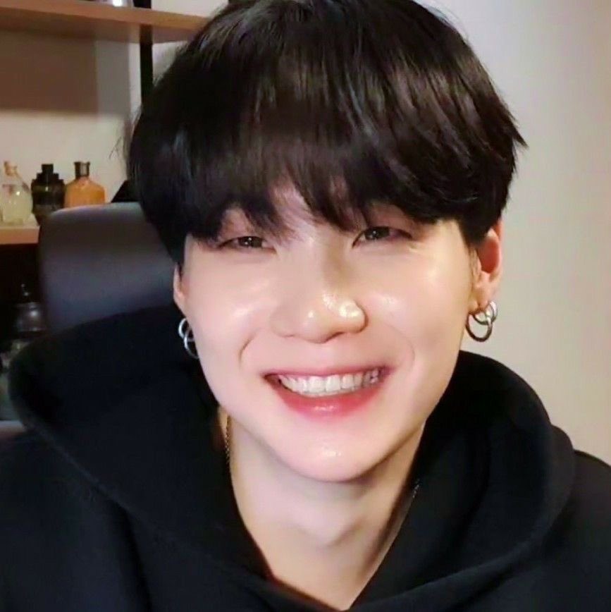 mvincentae54's tweet photo. #ARMYStandsWithSuga 
#YoongiNeverWalksAlone 
💜💜 https://t.co/m5uktylhHp