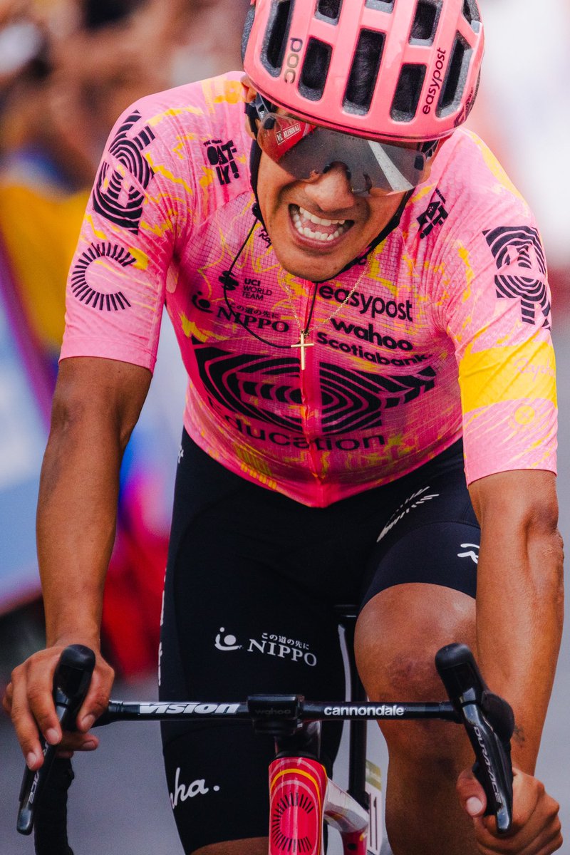 RichardCarapazM's tweet photo. Un equipo unido, jamás será vencido 👊🏽🚂 Bonito día en las montañas, thanks @EFprocycling 🙏🏽⛰️

📸 @visualsofharry https://t.co/9j50exShk5