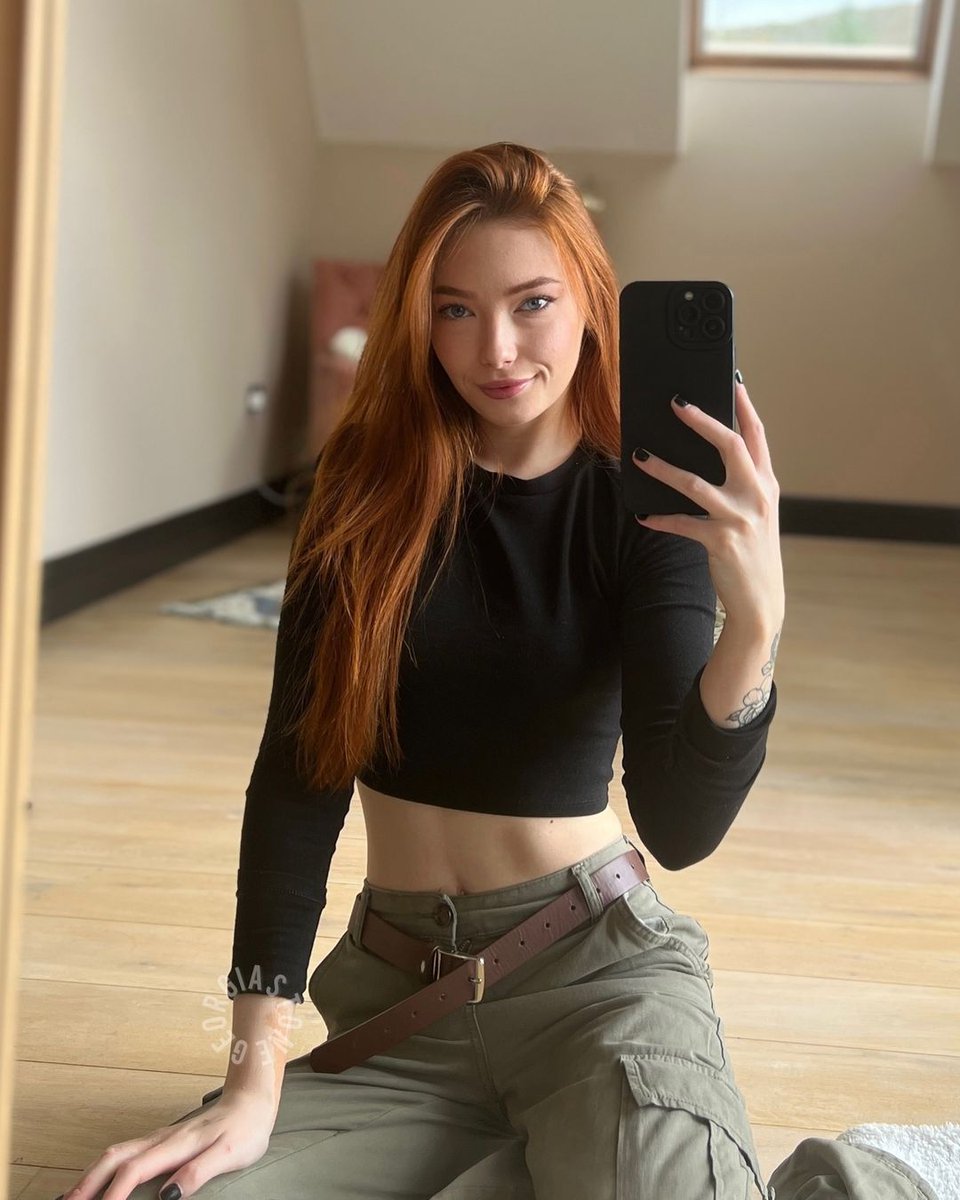 GeorgiaXstone's tweet photo. Just your basic average girl 😉

#cosplay #kimpossible #egirl https://t.co/TrXh8Pet9w
