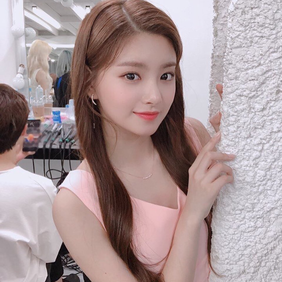 evxrmoon's tweet photo. La llegada del #𝕆𝙷𝗚·1���·𓊈アルバムᴶᴾᴺ𓊉  me ha tomado por sorpresa pero eso no me detuvo a ir corriendo para hacer stream a #𝕆𝙷𝗚·𓊆𝐁𝐚𝐝·𝐆𝐢𝐫𝐥𓊇 hasta hartar a todas en la casa 🤓

𝗐𝗂𝗇𝗍𝖾𝗋 𓈈 𝗯𝗲𝕒𝗿◞ 🐻 #Nabi https://t.co/od1wLNnIwc