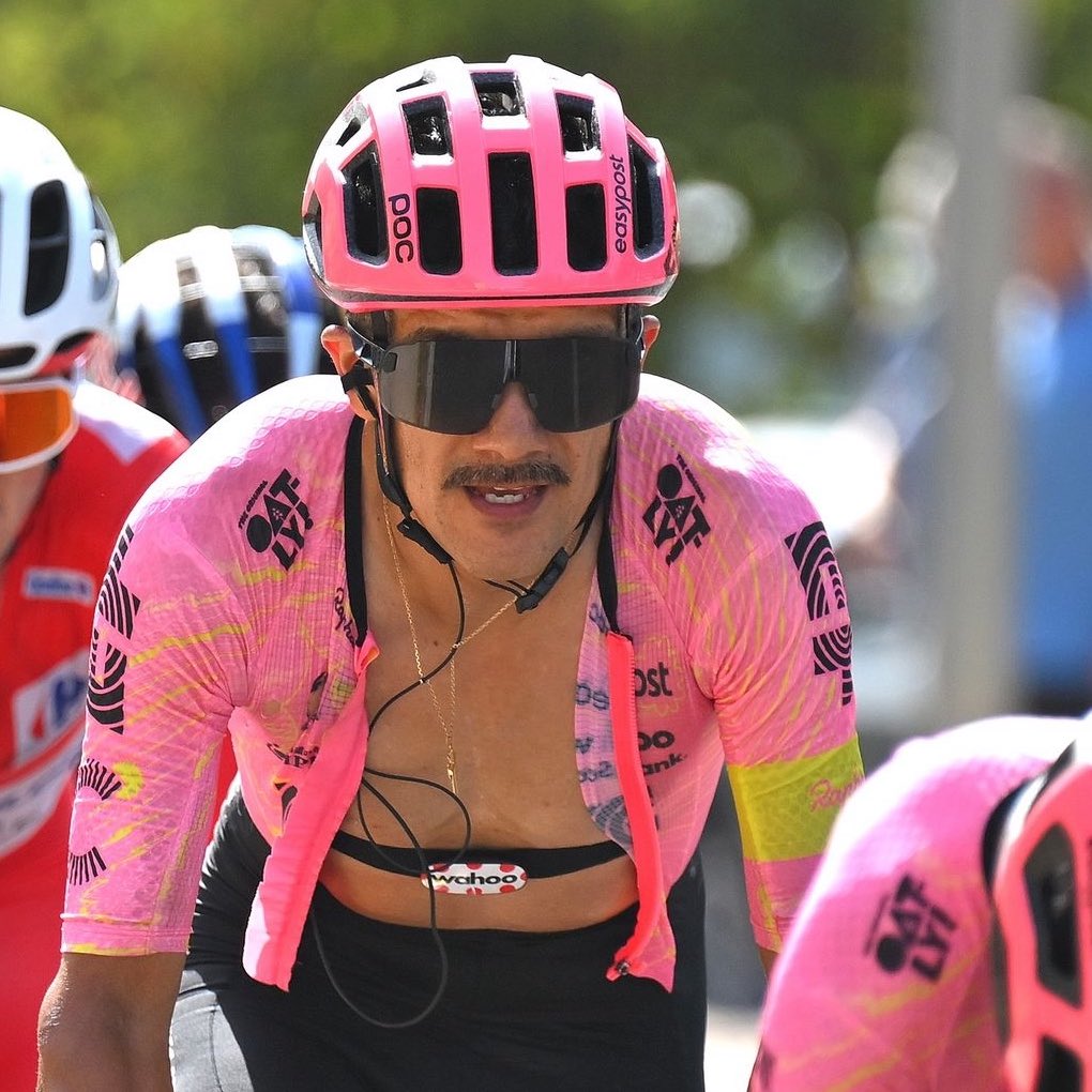 RodriSabato's tweet photo. Richard Carapaz con bigote: pierde 2 minutos en la montaña y queda 24 en la general 🫠😨🤧

Richard Carapaz sin bigote: le mete dos minutos a todos los favoritos y es 3ero de la general 😎����🚀

Ese era el problema, ahora si. El bigote no dejaba activar los leños 🚂🤣 https://t.co/RoYXSX3vpS
