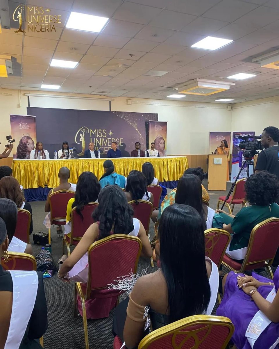 qhamadlula_'s tweet image. There’s no budget?😭😭Hawu Miss Nigeria?