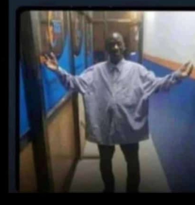 D50695Icon's tweet image. Me; how do I look 
Owebikade; onyumye blaza sasula just