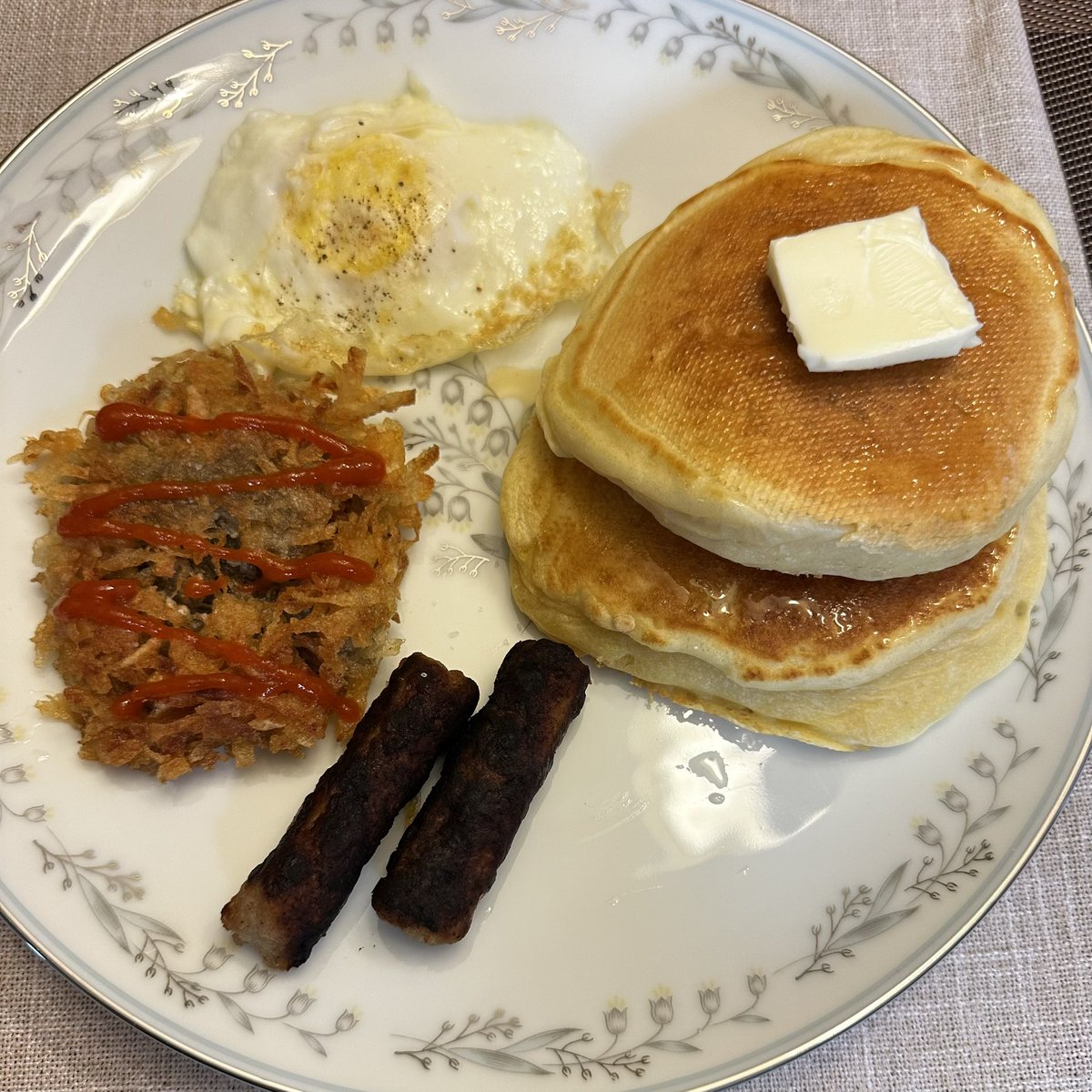 nimyra's tweet photo. We had a D&amp;D and brunch day so it seemed like the perfect time to try out the Fruit Salad and Complete Breakfast 🥞✨

Some of the fluffiest pancakes I’ve ever made! 😋 https://t.co/vjqBn7OW6P