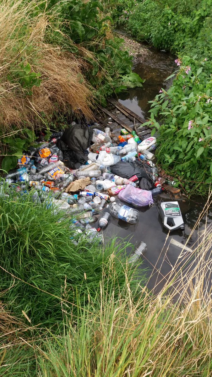 silkstreamers's tweet photo. #RiverCleanup action by Jake and Richard at the #BurntOakBrook this  #BankHolidayWeekend after people had been #flytipping at the Meads, #BurntOak #HA8   #Silkstream #BrentReservoir #RiverBrent #Thames 
@EnvAgencySE @BrentPollution @Thames21 @BarnetCouncil https://t.co/sFMiETHFMd