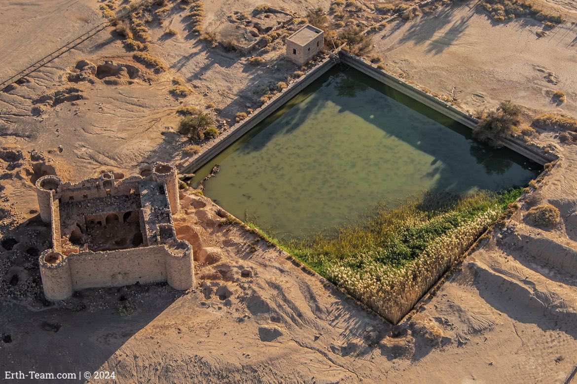 erth_team's tweet photo. Al-Muadham Pool in Tabuk Region, on the Syrian Pilgrimage Route, was established in 611 AH by the Ayyubid king during his pilgrimage. The pool is one of the largest water reservoirs on the old pilgrimage routes and consists of a large gypsum and lime basin, and collects rainwater https://t.co/idMb7adwWW