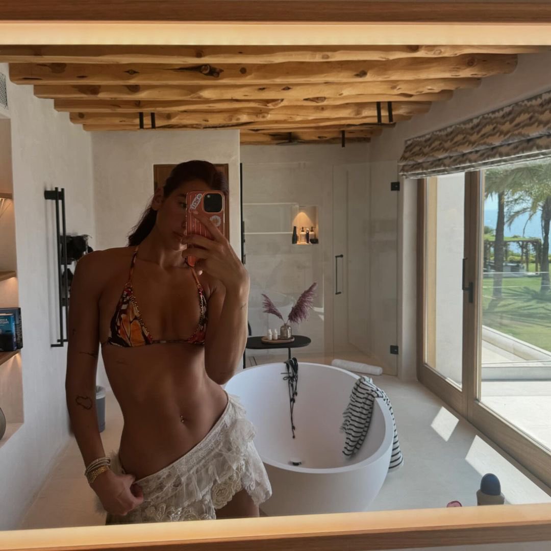 DUALIPA's tweet photo. never not having fun https://t.co/dL5QHedW11