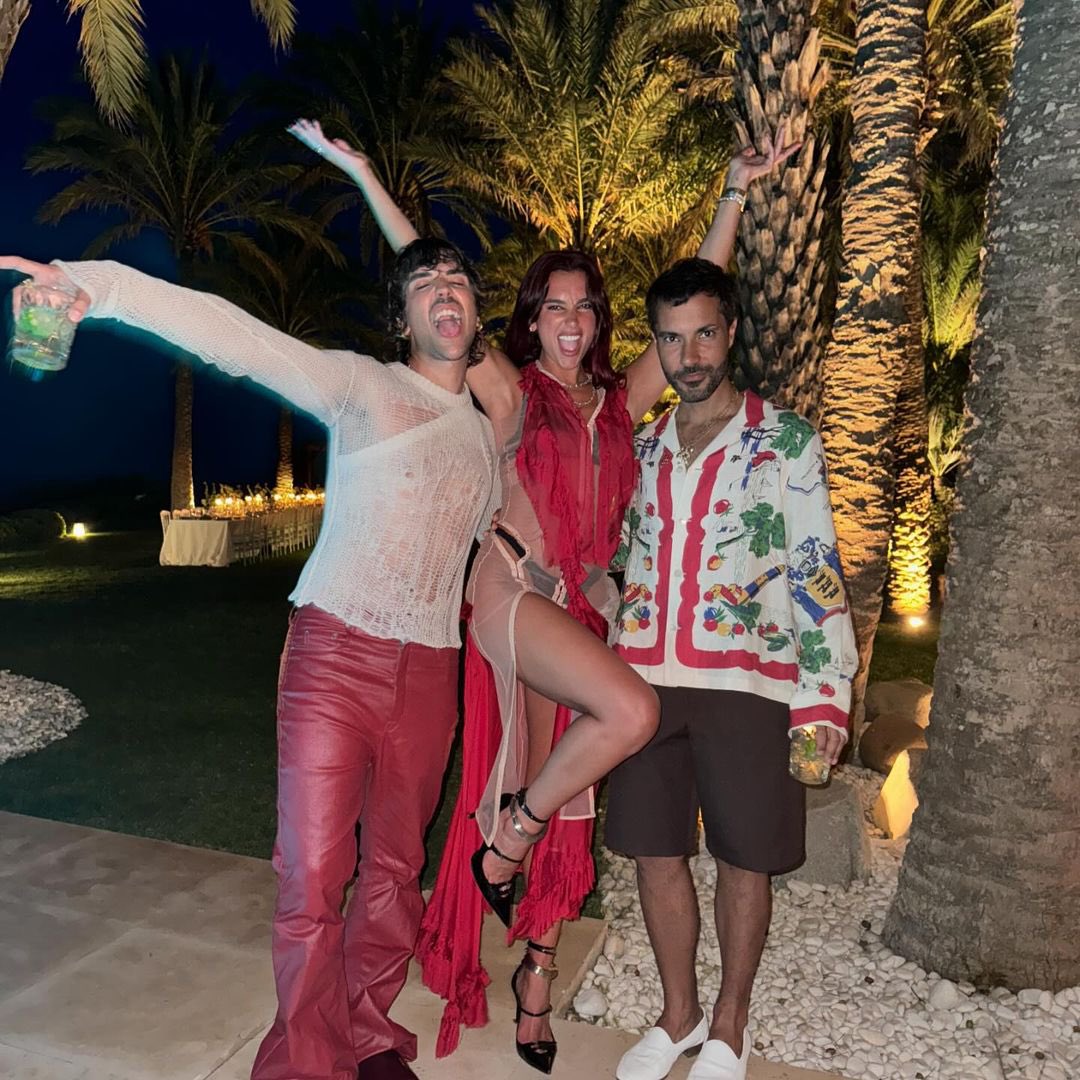 DUALIPA's tweet photo. never not having fun https://t.co/dL5QHedW11