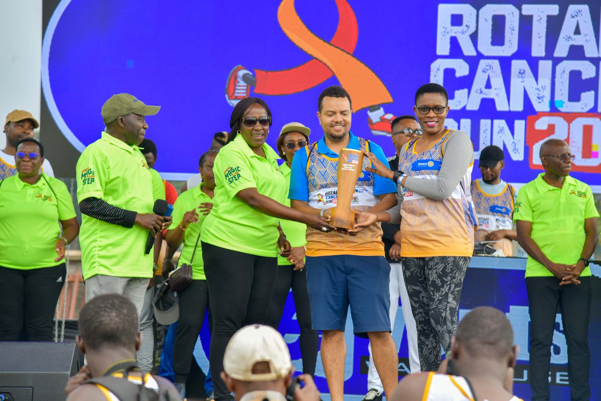 UgRotaryCancerP's tweet photo. The @dgrotaryd9213 officiated the recognition of @KrystalWaterUG as a platinum sponsor of the #RotaryCancerRun24 on behalf of the organizing committee at UMA Lugogo parking grounds. #SpreadMagicInEveryStep https://t.co/N3NAvSdUGf