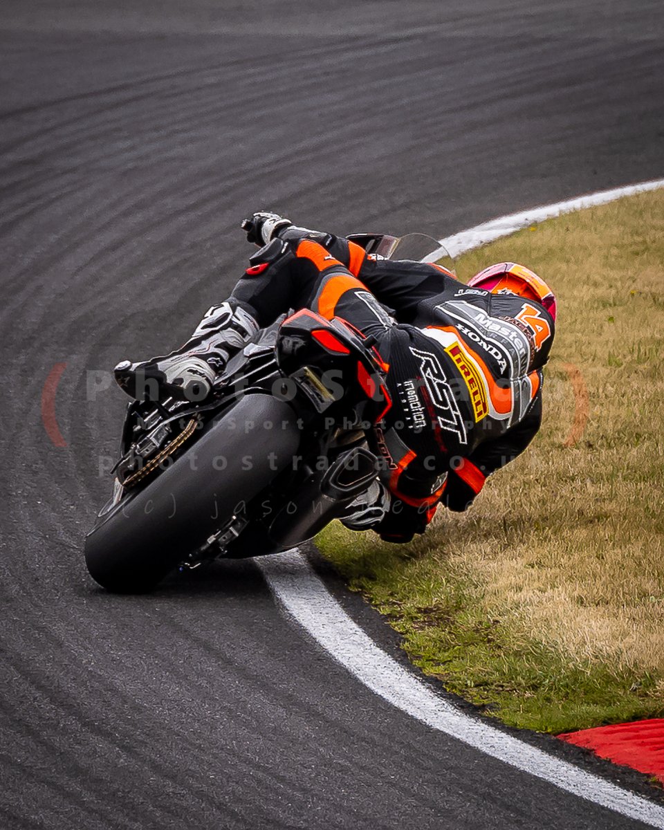 photostrada's tweet photo. The king of Lincolnshire? I'm going with it!! What a buzz and cheer that went through the crowd when
@LeeJack14
moved up into 2nd in Race 1 at Cadwell. Come on mate, you got this. You're overdue that top step. Willing you on!! 👌 https://t.co/T4jMFjFBVb