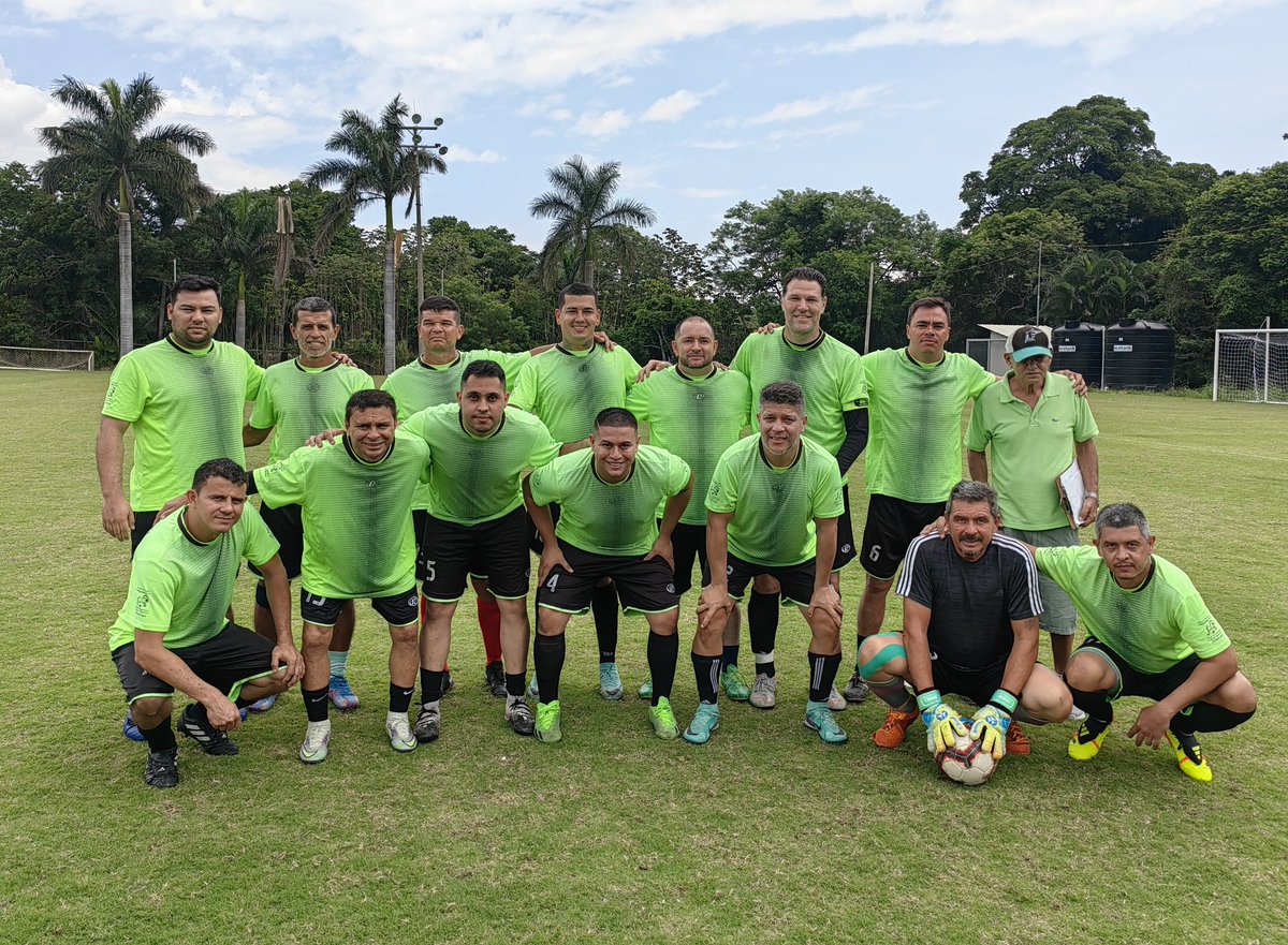 danielsuchar's tweet photo. PARTIDAZO !!!!... ❤️☺️⚽⚽⚽⚽
Hoy en una de las canchas más bellas del país 😍❤️... #StaAna
📍Río Oro de Santa Ana, San José Costa Rica 🇨🇷 https://t.co/VEFyYSvdze